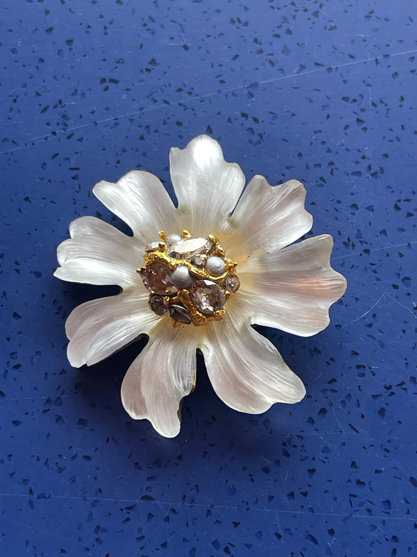 2011 Alexis Bittar large pin lucite daisy white flower swarovski crystals brooch