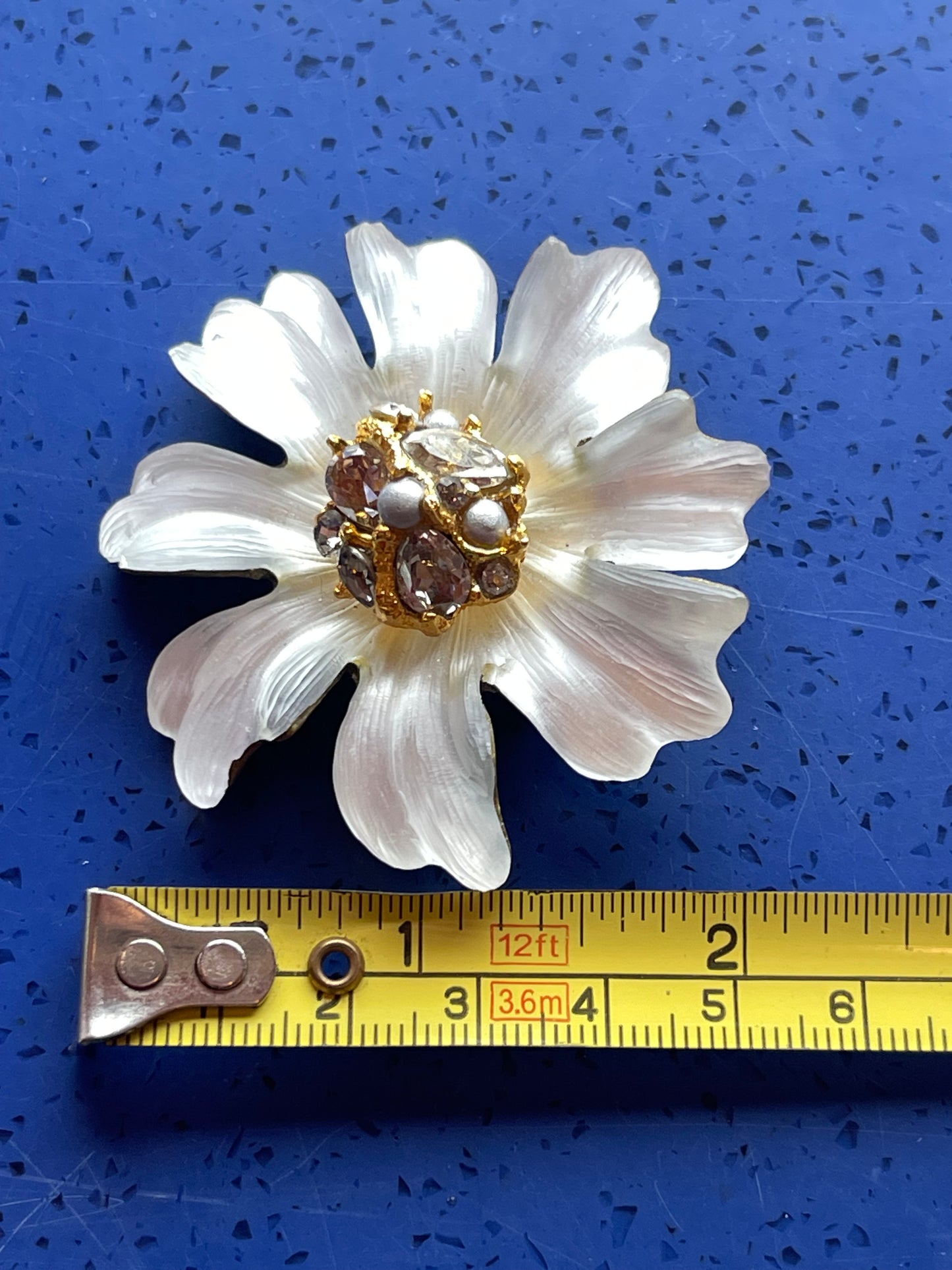 2011 Alexis Bittar large pin lucite daisy white flower swarovski crystals brooch