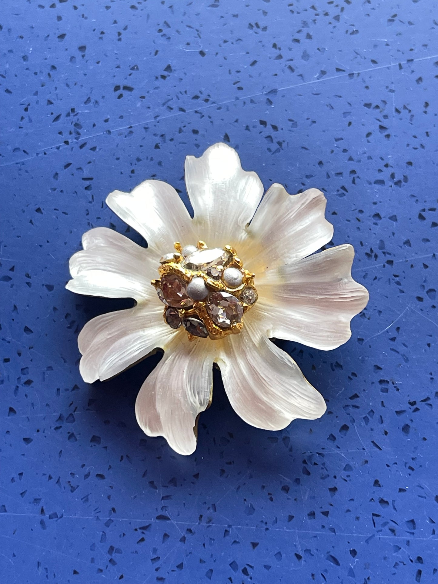 2011 Alexis Bittar large pin lucite daisy white flower swarovski crystals brooch