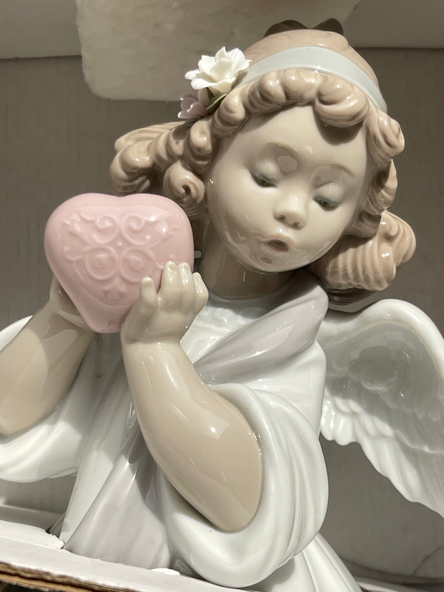 2001 LLADRO #6870 LOVE IN THE WORLD ANGEL HOLDING HEART GLOBE figurine nib nwt