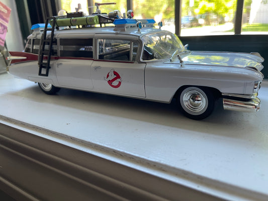 2003 ERTL Ghostbusters movie ECTO 1 model car 1:21 Scale metal diecast wee-you wee-you working siren