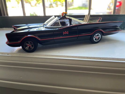 2007 Mattel Hot Wheels BATMAN 1966 TV Series Classic BATMOBILE 1:18 Scale model