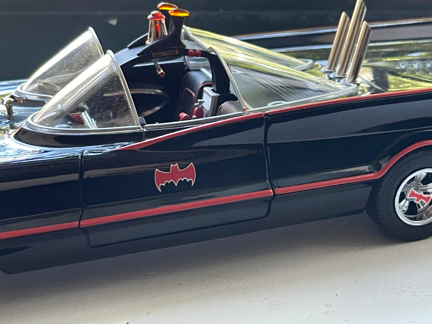 2007 Mattel Hot Wheels BATMAN 1966 TV Series Classic BATMOBILE 1:18 Scale model