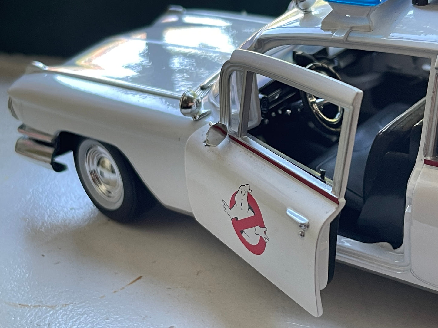 2003 ERTL Ghostbusters movie ECTO 1 model car 1:21 Scale metal diecast wee-you wee-you working siren