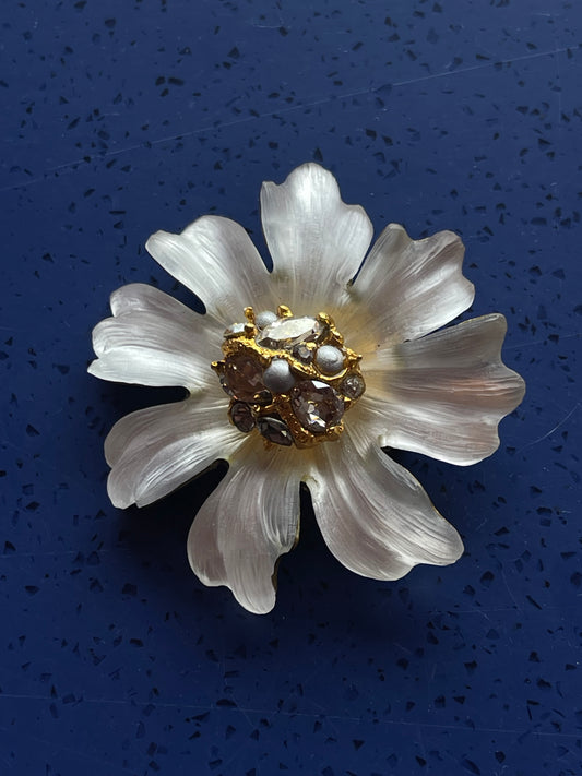 2011 Alexis Bittar large pin lucite daisy white flower swarovski crystals brooch